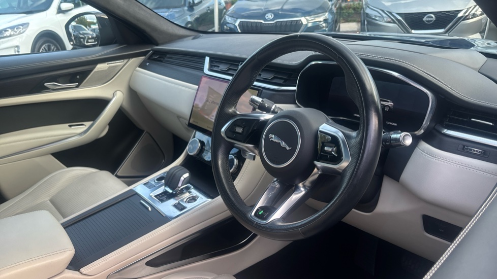 Jaguar F-Pace 2.0 D200 R-Dynamic HSE 5dr Auto AWD Diesel Estate - Image 11
