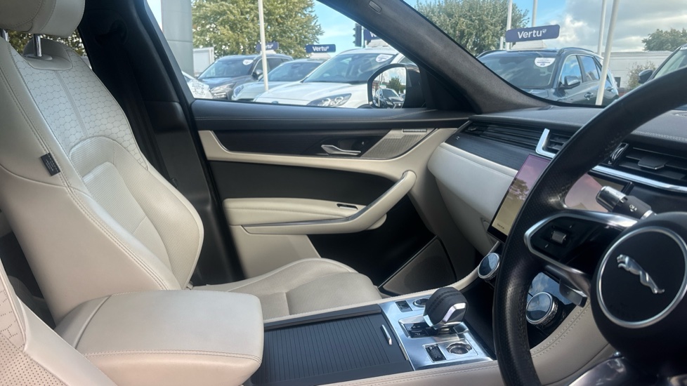 Jaguar F-Pace 2.0 D200 R-Dynamic HSE 5dr Auto AWD Diesel Estate - Image 14