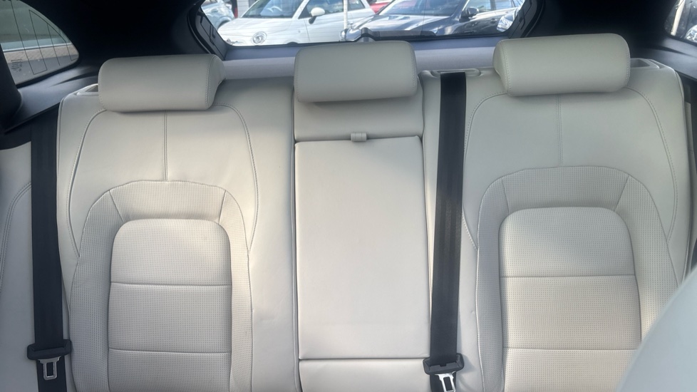 Jaguar F-Pace 2.0 D200 R-Dynamic HSE 5dr Auto AWD Diesel Estate - Image 15