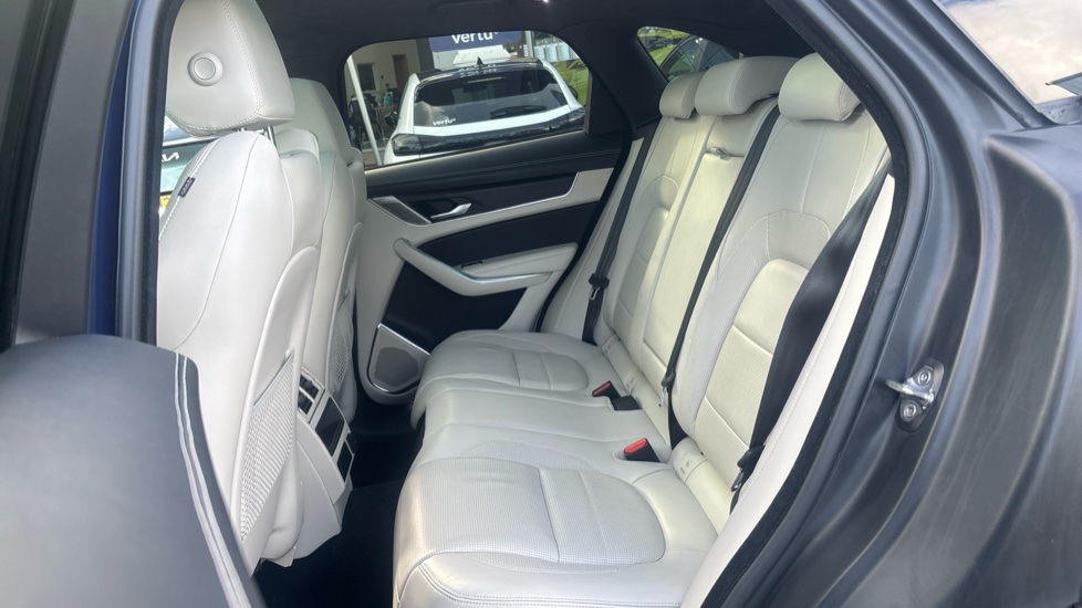 Jaguar F-Pace 2.0 D200 R-Dynamic HSE 5dr Auto AWD Diesel Estate - Image 16