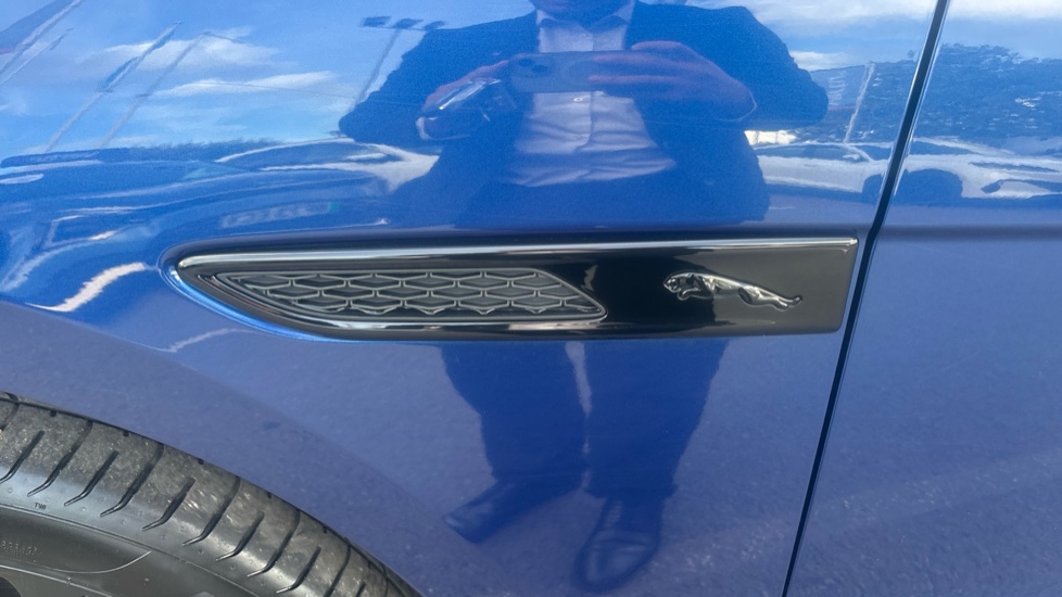 Jaguar F-Pace 2.0 D200 R-Dynamic HSE 5dr Auto AWD Diesel Estate - Image 27