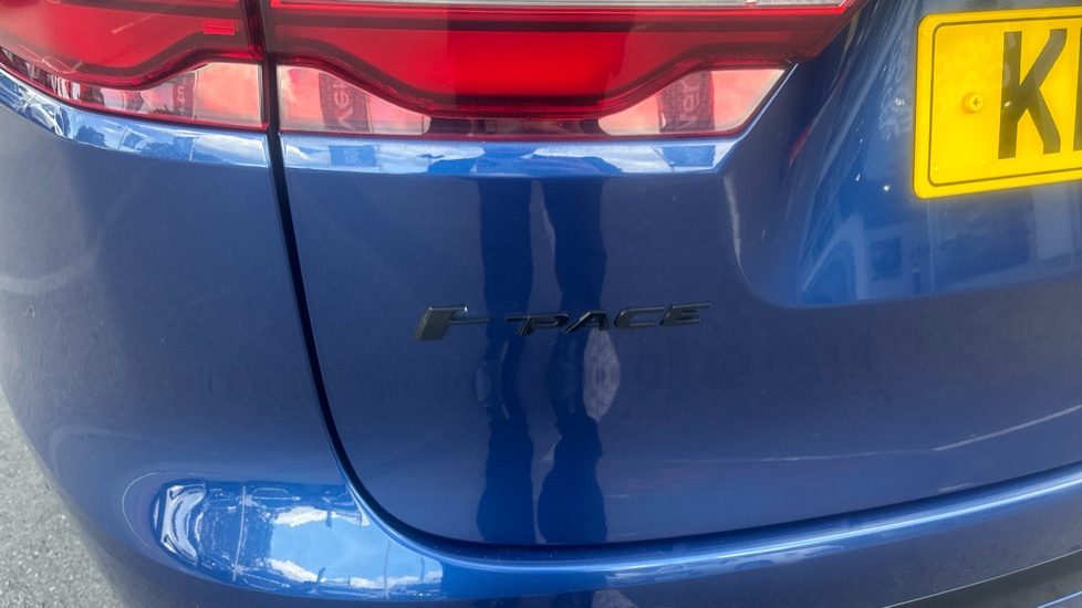 Jaguar F-Pace 2.0 D200 R-Dynamic HSE 5dr Auto AWD Diesel Estate - Image 29