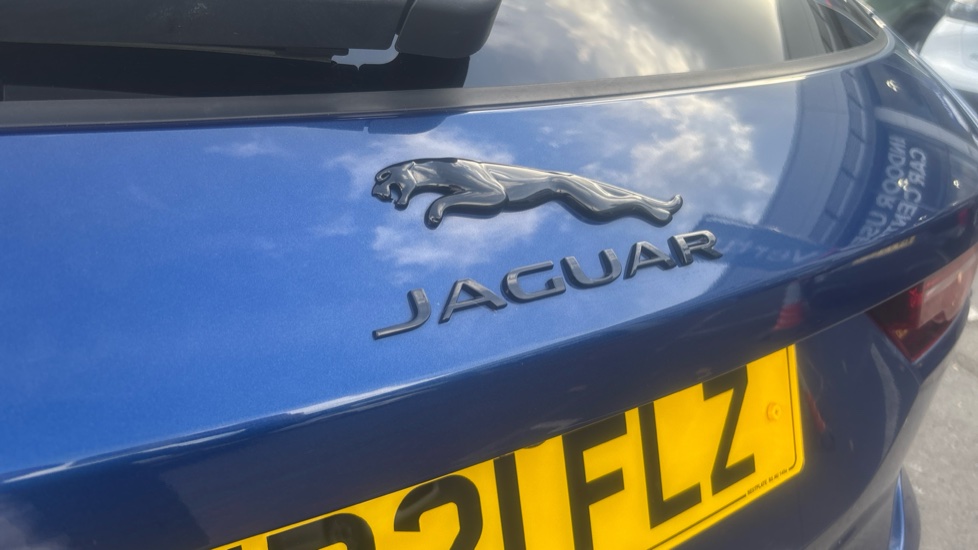 Jaguar F-Pace 2.0 D200 R-Dynamic HSE 5dr Auto AWD Diesel Estate - Image 30