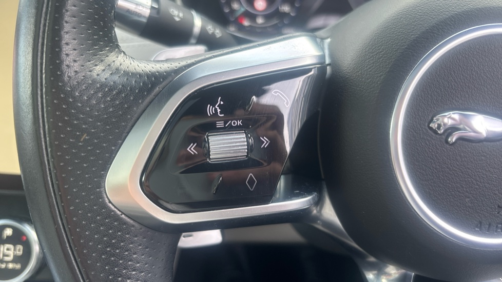 Jaguar F-Pace 2.0 D200 R-Dynamic HSE 5dr Auto AWD Diesel Estate - Image 41