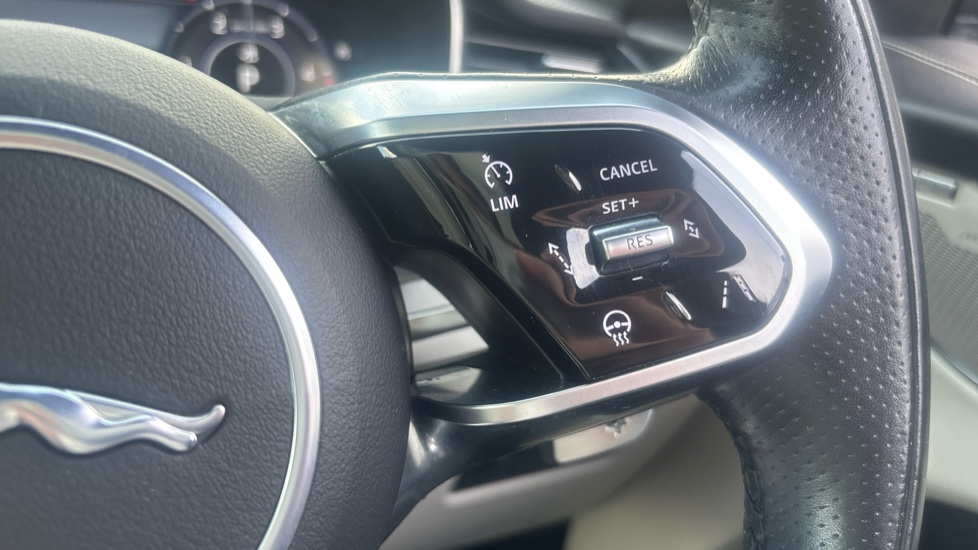 Jaguar F-Pace 2.0 D200 R-Dynamic HSE 5dr Auto AWD Diesel Estate - Image 42