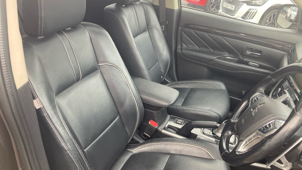 Mitsubishi Outlander 2.0 PHEV GX4hs 5dr Auto Estate - Image 8