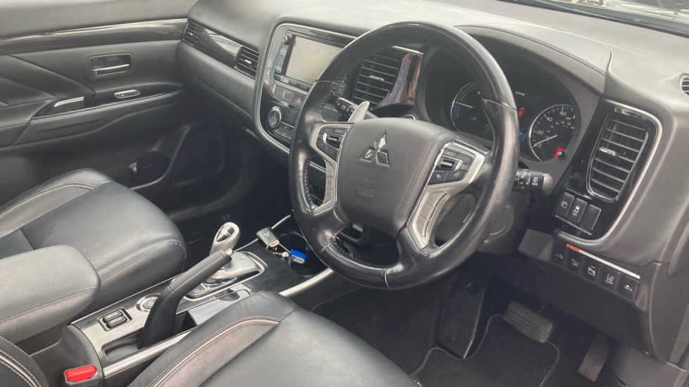 Mitsubishi Outlander 2.0 PHEV GX4hs 5dr Auto Estate - Image 11