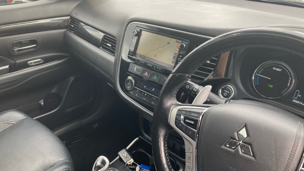 Mitsubishi Outlander 2.0 PHEV GX4hs 5dr Auto Estate - Image 14