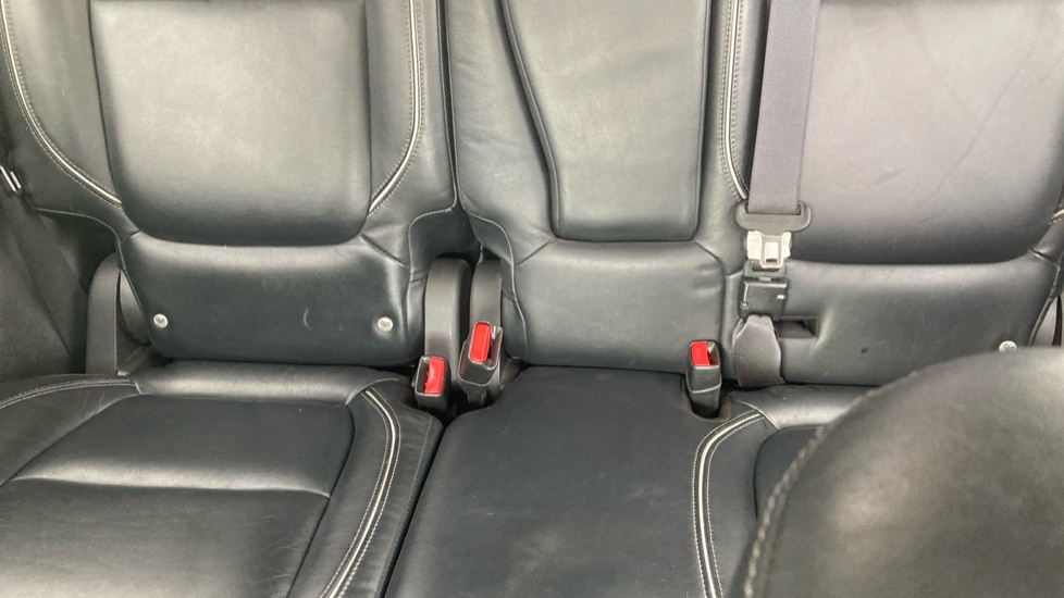 Mitsubishi Outlander 2.0 PHEV GX4hs 5dr Auto Estate - Image 17