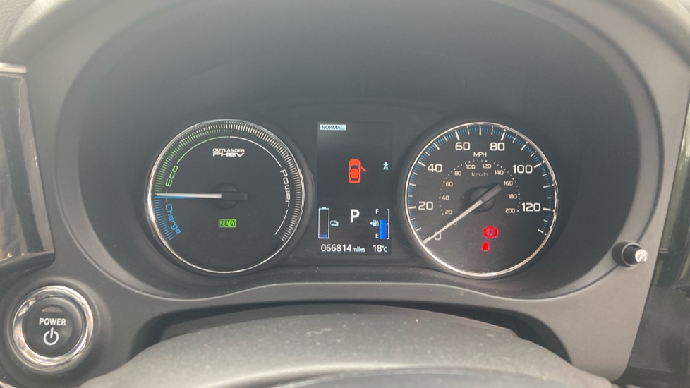 Mitsubishi Outlander 2.0 PHEV GX4hs 5dr Auto Estate - Image 18