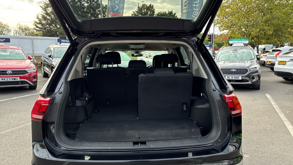 Volkswagen Tiguan Allspace 1.5 TSI Life 5dr Petrol Estate - Image 4