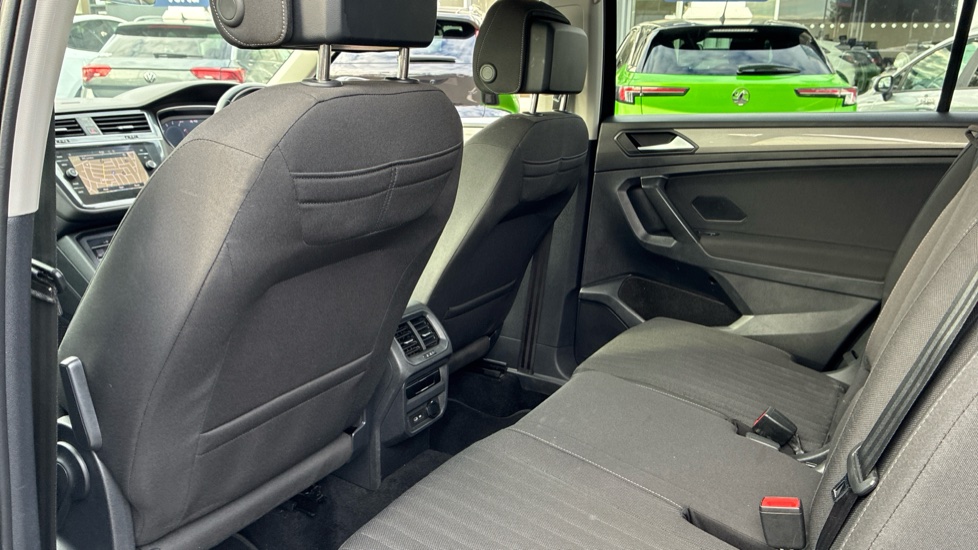 Volkswagen Tiguan Allspace 1.5 TSI Life 5dr Petrol Estate - Image 16