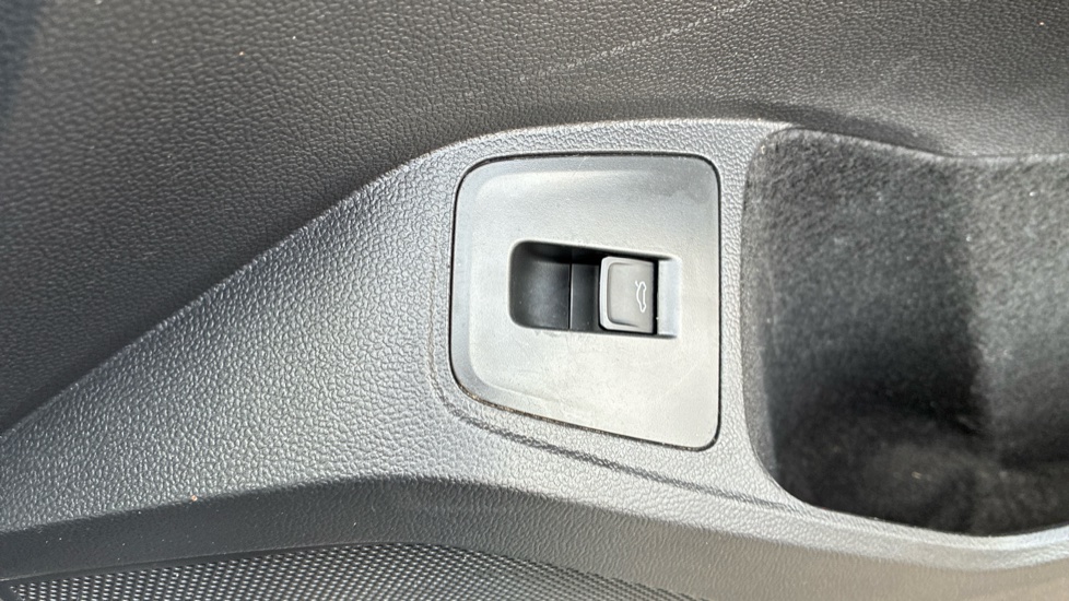 Volkswagen Tiguan Allspace 1.5 TSI Life 5dr Petrol Estate - Image 31