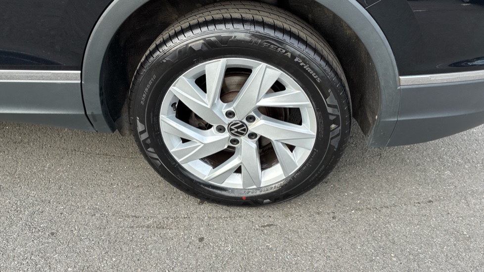 Volkswagen Tiguan Allspace 1.5 TSI Life 5dr Petrol Estate - Image 34
