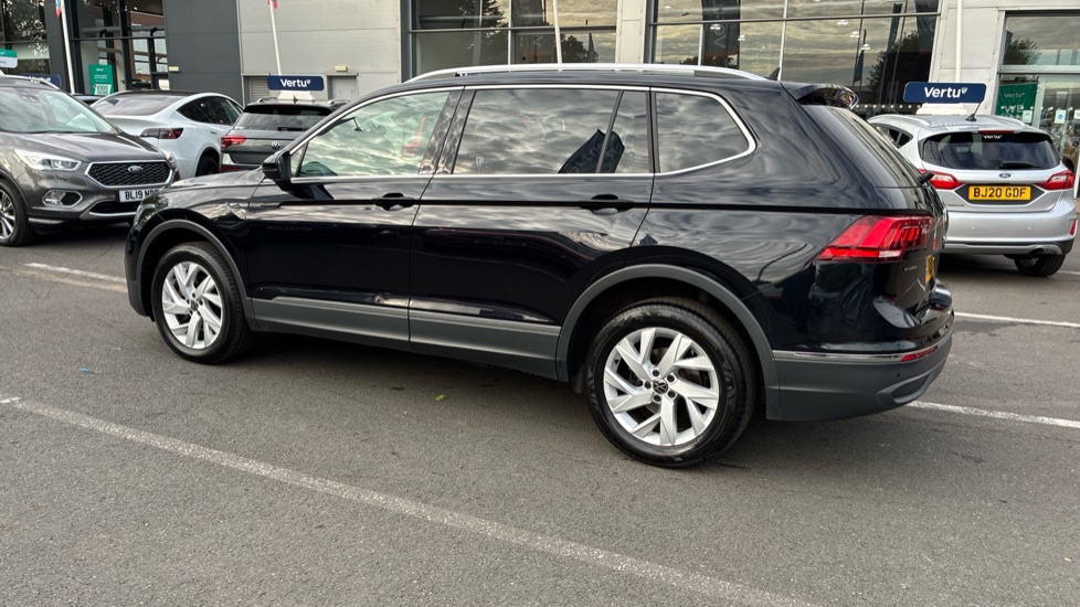 Volkswagen Tiguan Allspace 1.5 TSI Life 5dr Petrol Estate - Image 38