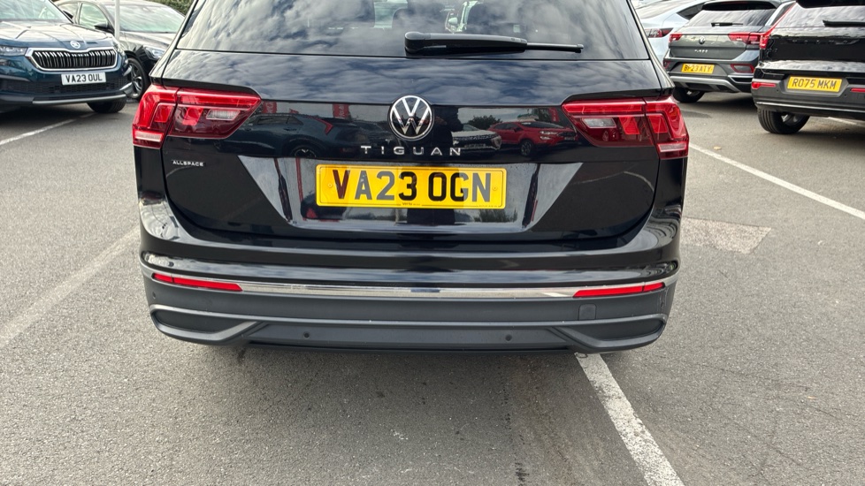 Volkswagen Tiguan Allspace 1.5 TSI Life 5dr Petrol Estate - Image 39
