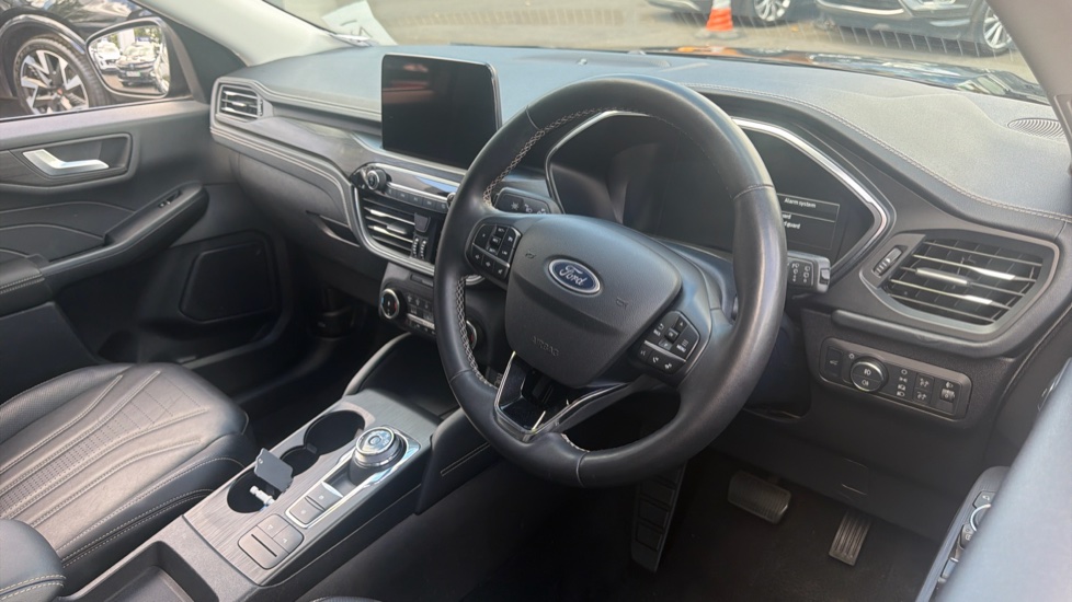 Ford Kuga 2.5 FHEV Vignale 5dr CVT Hybrid Estate - Image 11