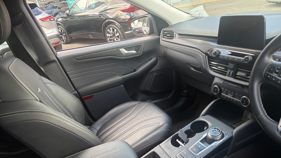 Ford Kuga 2.5 FHEV Vignale 5dr CVT Hybrid Estate - Image 14