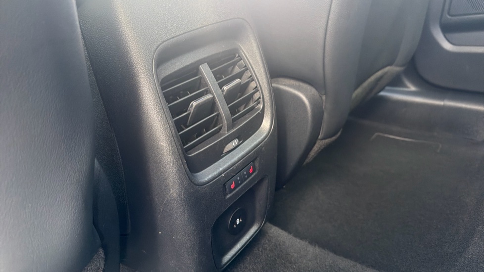 Ford Kuga 2.5 FHEV Vignale 5dr CVT Hybrid Estate - Image 29