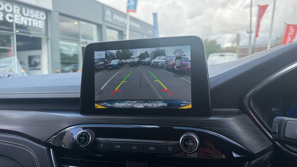 Ford Kuga 2.5 FHEV Vignale 5dr CVT Hybrid Estate - Image 31