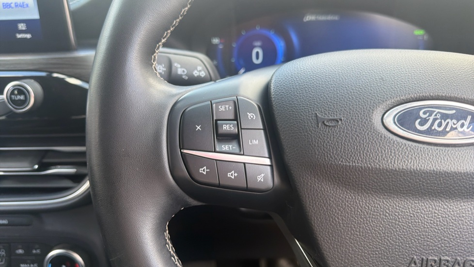 Ford Kuga 2.5 FHEV Vignale 5dr CVT Hybrid Estate - Image 33