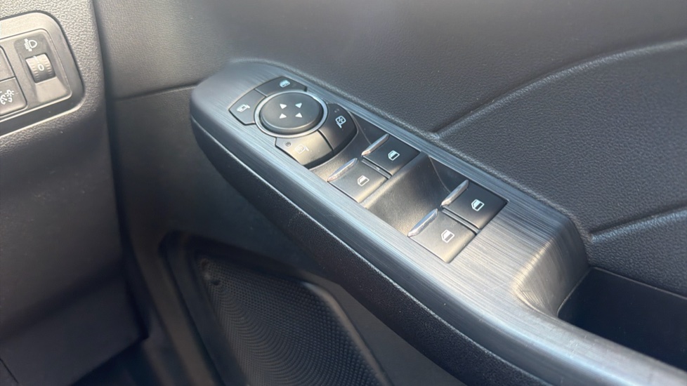 Ford Kuga 2.5 FHEV Vignale 5dr CVT Hybrid Estate - Image 36