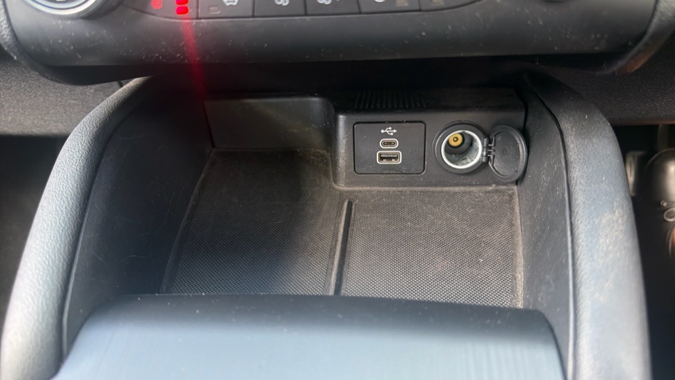 Ford Kuga 2.5 FHEV Vignale 5dr CVT Hybrid Estate - Image 39