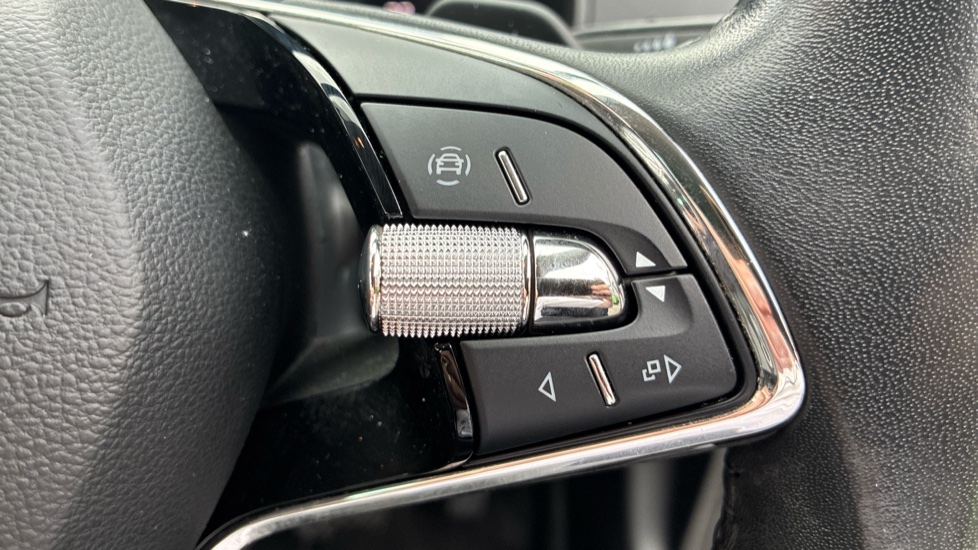Skoda Karoq 1.5 TSI SE L 5dr DSG Petrol Estate - Image 29