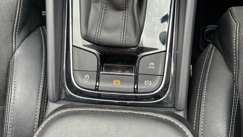 Skoda Karoq 1.5 TSI SE L 5dr DSG Petrol Estate - Image 33