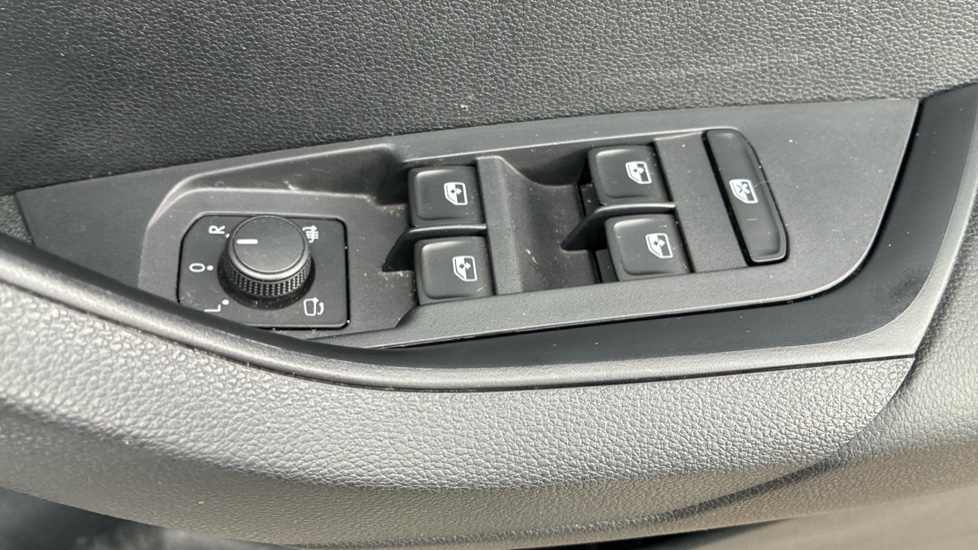 Skoda Karoq 1.5 TSI SE L 5dr DSG Petrol Estate - Image 34
