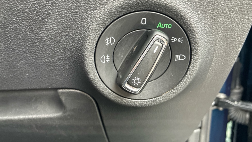 Skoda Karoq 1.5 TSI SE L 5dr DSG Petrol Estate - Image 35