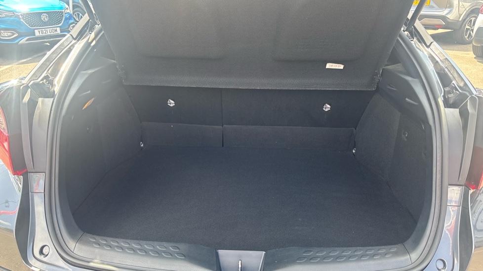 Toyota C-HR 2.0 Hybrid Design 5dr CVT Hybrid Hatchback - Image 4