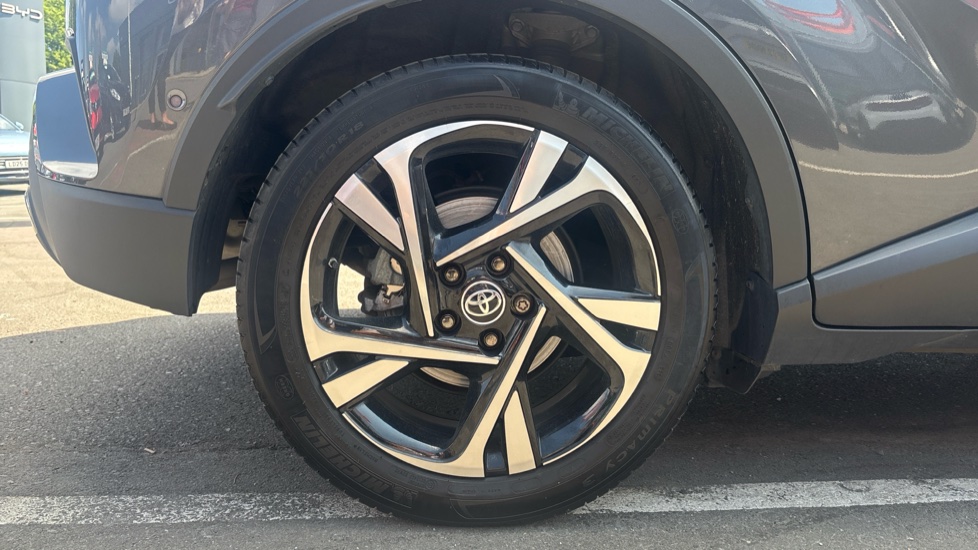 Toyota C-HR 2.0 Hybrid Design 5dr CVT Hybrid Hatchback - Image 7