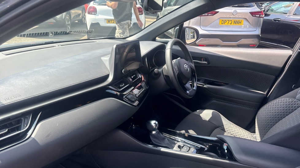 Toyota C-HR 2.0 Hybrid Design 5dr CVT Hybrid Hatchback - Image 9