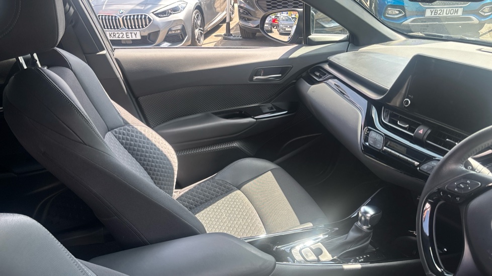 Toyota C-HR 2.0 Hybrid Design 5dr CVT Hybrid Hatchback - Image 14