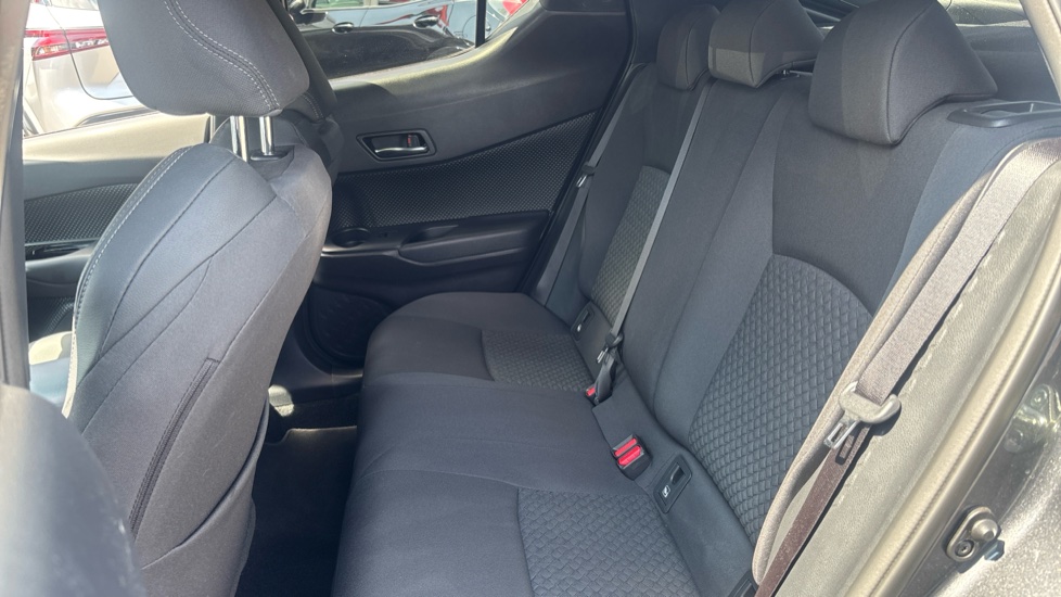 Toyota C-HR 2.0 Hybrid Design 5dr CVT Hybrid Hatchback - Image 16