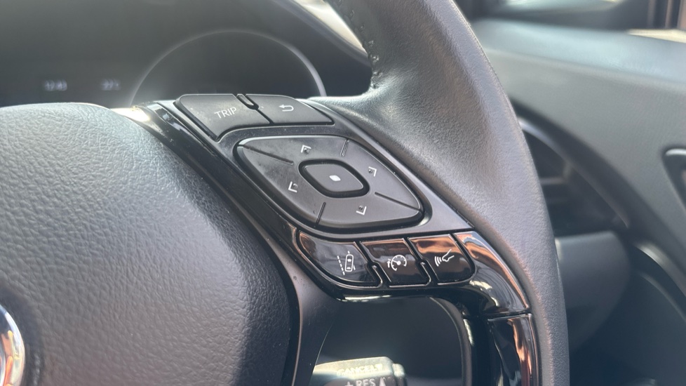 Toyota C-HR 2.0 Hybrid Design 5dr CVT Hybrid Hatchback - Image 31