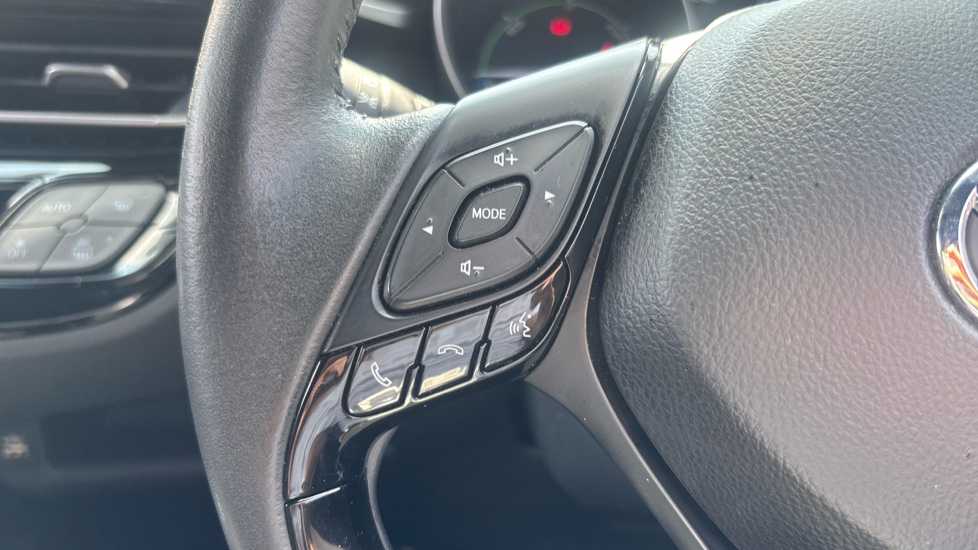 Toyota C-HR 2.0 Hybrid Design 5dr CVT Hybrid Hatchback - Image 32