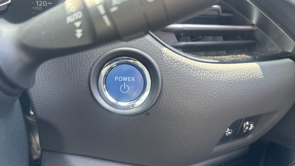 Toyota C-HR 2.0 Hybrid Design 5dr CVT Hybrid Hatchback - Image 33