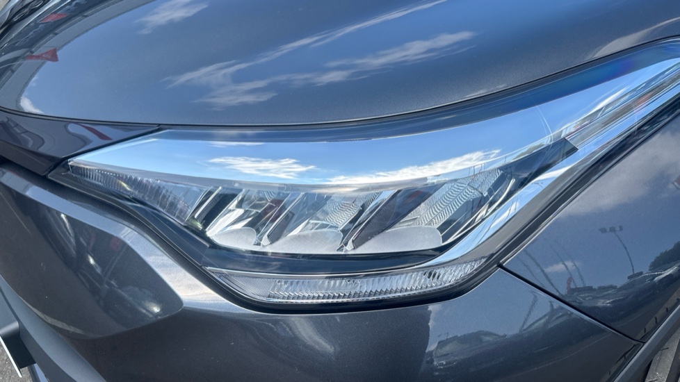 Toyota C-HR 2.0 Hybrid Design 5dr CVT Hybrid Hatchback - Image 35