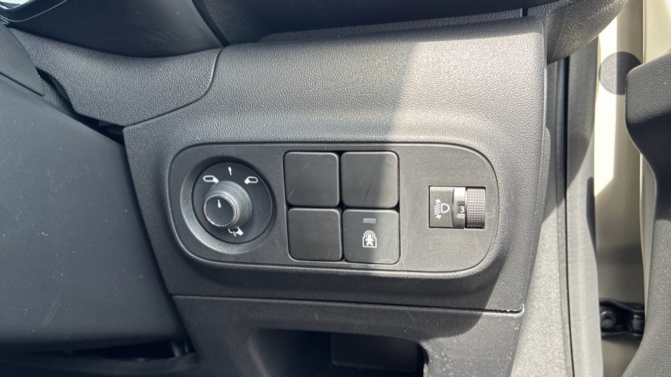 Citroen C3 1.2 PureTech C-Series Edition 5dr Petrol Hatchback - Image 19