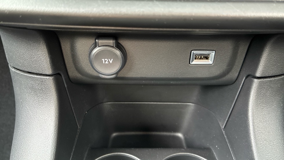 Citroen C3 1.2 PureTech Plus 5dr Petrol Hatchback - Image 28