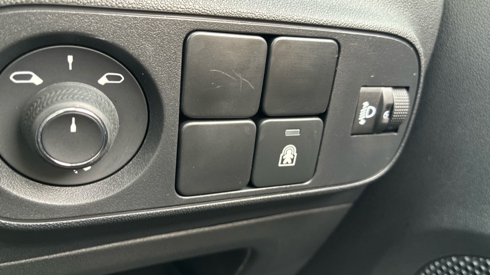 Citroen C3 1.2 PureTech Plus 5dr Petrol Hatchback - Image 32