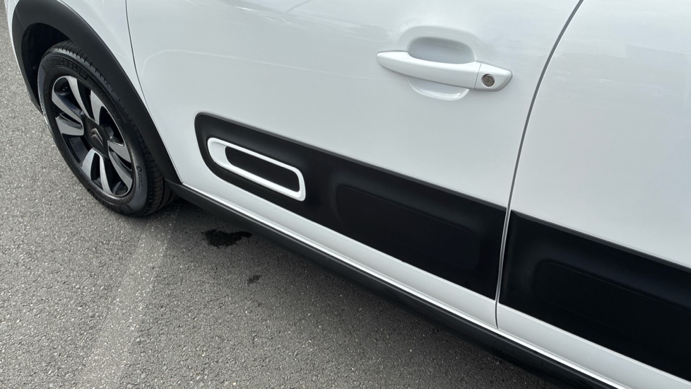 Citroen C3 1.2 PureTech Plus 5dr Petrol Hatchback - Image 35