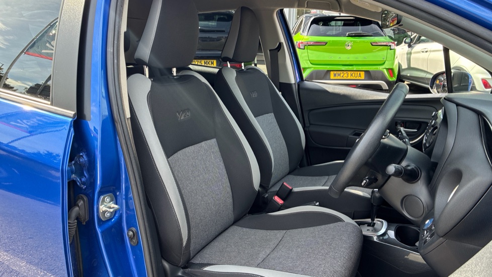Toyota Yaris 1.5 Hybrid Y20 5dr CVT [Bi-tone] Hybrid Hatchback - Image 9