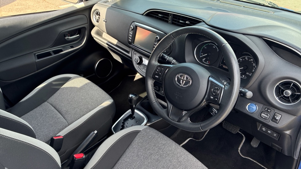 Toyota Yaris 1.5 Hybrid Y20 5dr CVT [Bi-tone] Hybrid Hatchback - Image 10