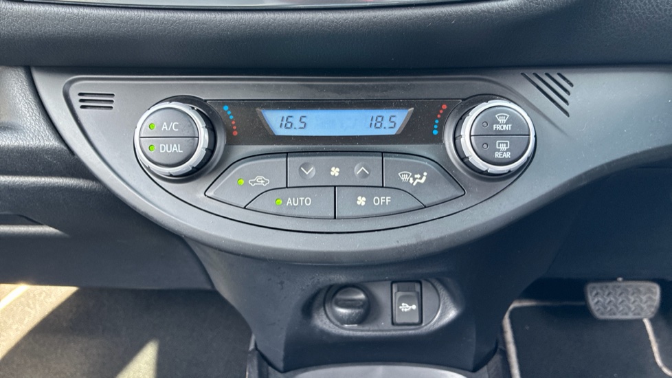 Toyota Yaris 1.5 Hybrid Y20 5dr CVT [Bi-tone] Hybrid Hatchback - Image 17