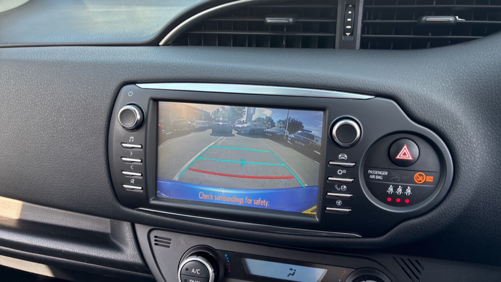 Toyota Yaris 1.5 Hybrid Y20 5dr CVT [Bi-tone] Hybrid Hatchback - Image 19