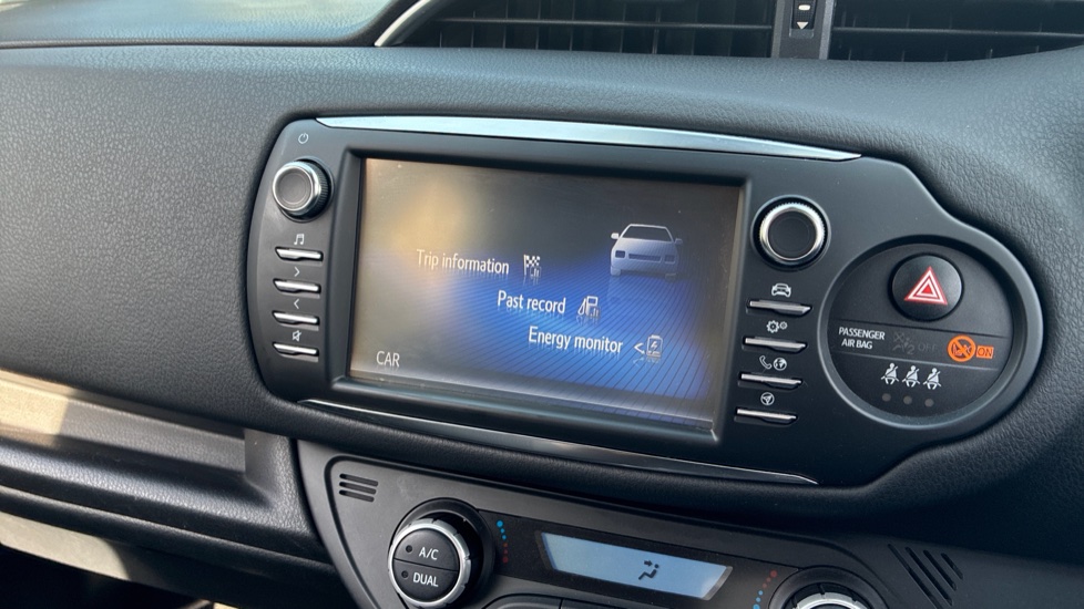 Toyota Yaris 1.5 Hybrid Y20 5dr CVT [Bi-tone] Hybrid Hatchback - Image 21