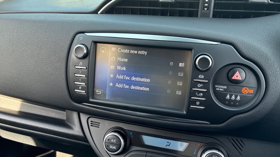 Toyota Yaris 1.5 Hybrid Y20 5dr CVT [Bi-tone] Hybrid Hatchback - Image 22